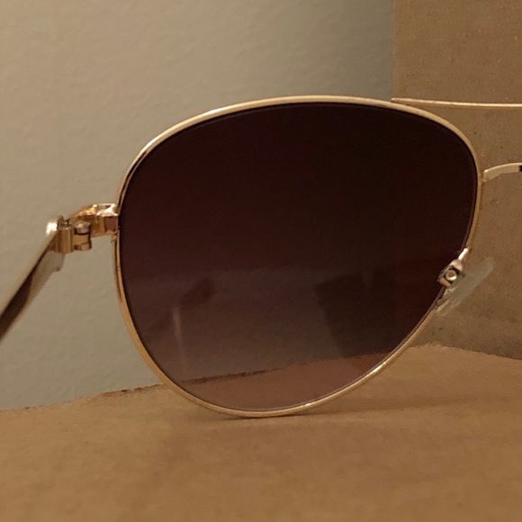 Jessica Simpson Sunglasses; Aviator Sunglasses - Picture 3 of 4